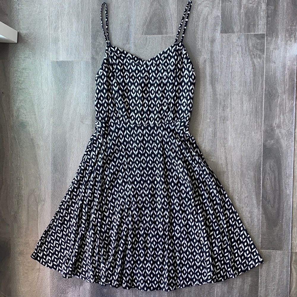 Women’s Old Navy cami dress - black and white